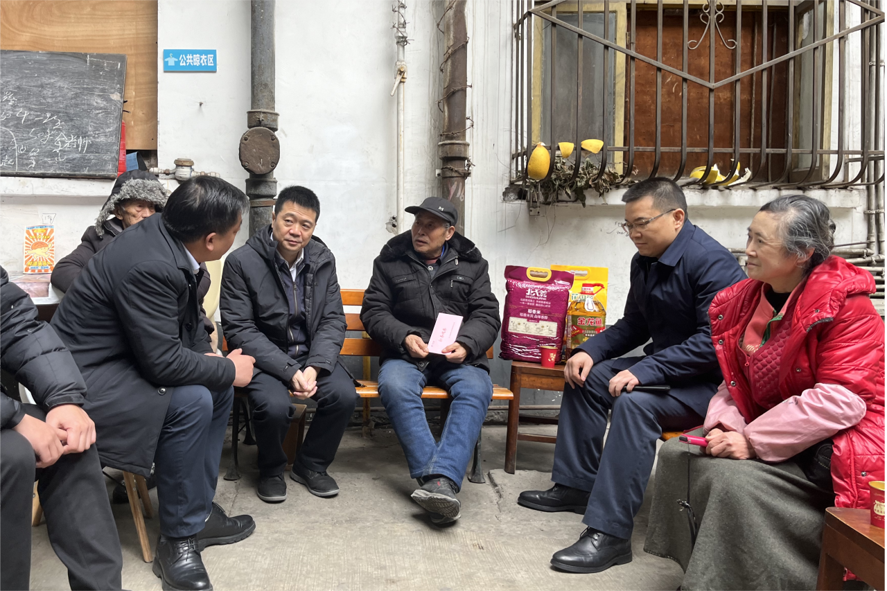 省尊龙凯时集团领导班子成员走访慰问生活困难党员、老党员、老干部